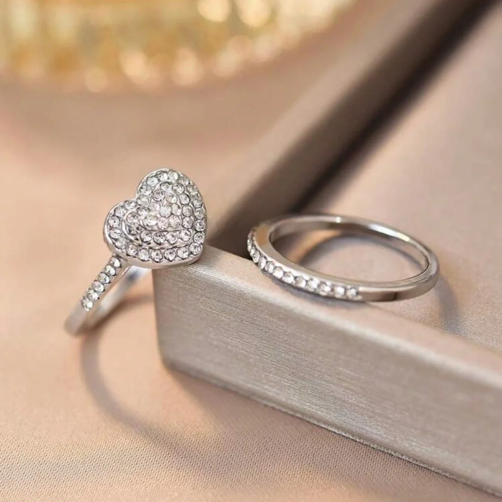 NWT Elegant Silver Heart Wedding Ring Set